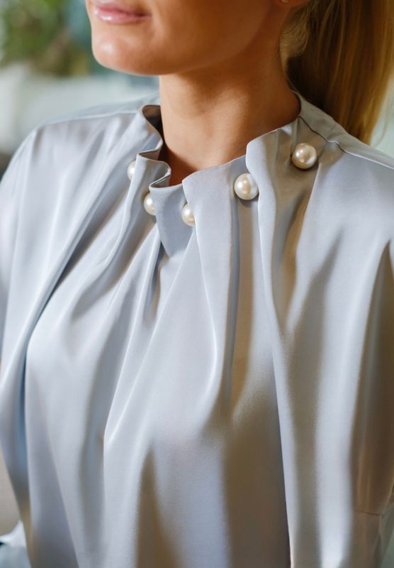Pearl blouse baby blue